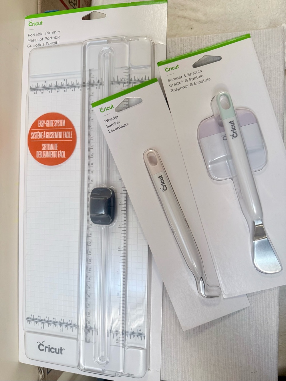 Cricut White Portable Trimmer with White Weeder and White Scraper Set